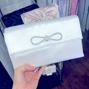 🤍NWT Jewel by Badgley Mischka satin handbag with crystal bow in white